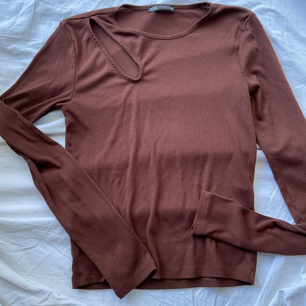 Zara Ribbed Top with a Cut Out - Picture 5 of 6